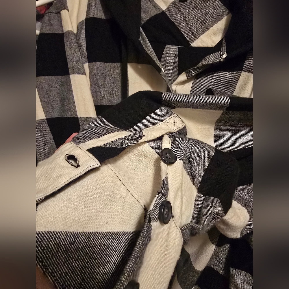 Torrid Black and White Plaid Button Down Shirt/Shacket Flannel - Picture 6 of 10